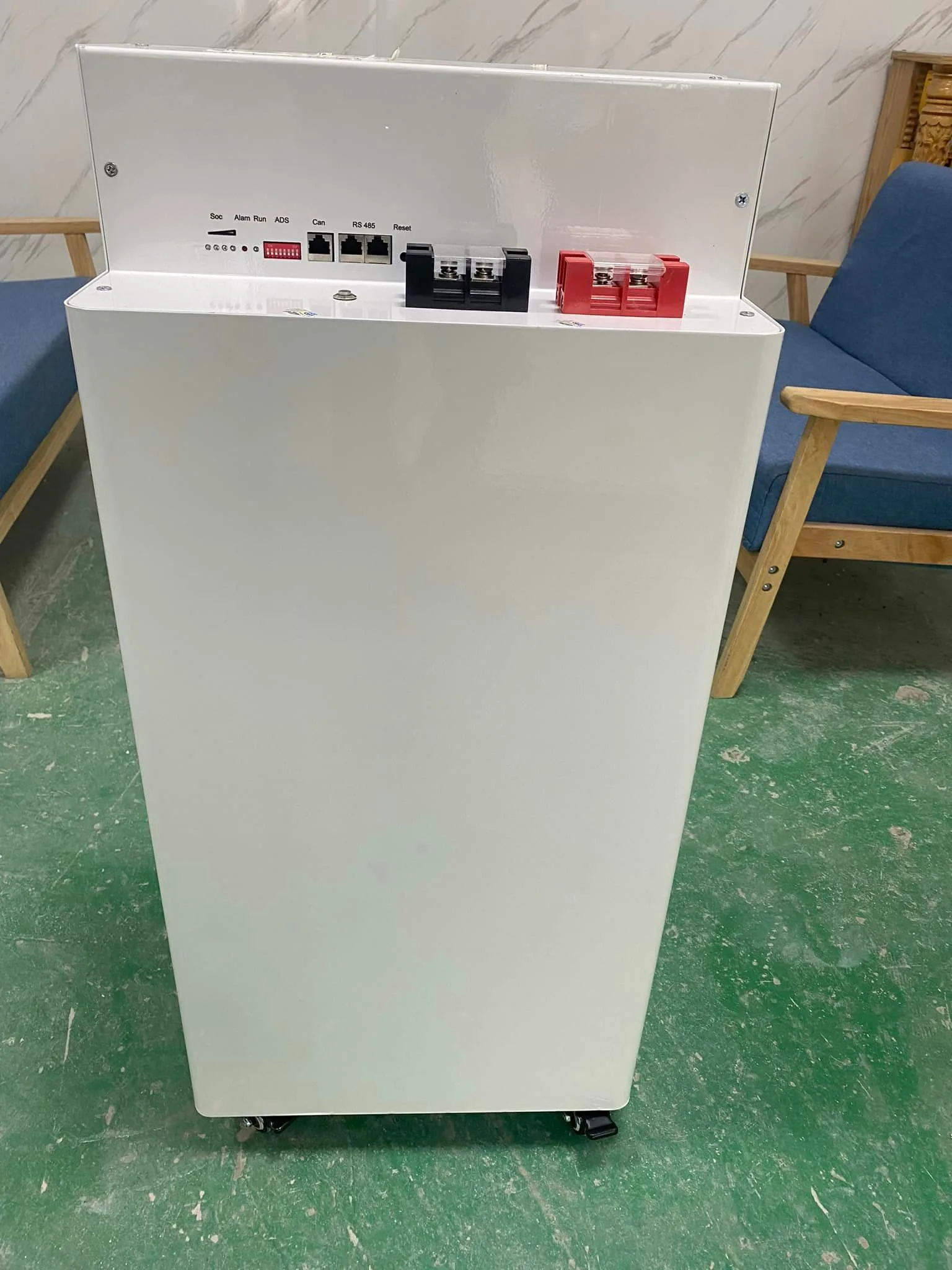 Pin lưu trữ 51.2V, 280Ah ( 14.3KWh) tự đóng cân bằng chủ động 5.5A bản di động có bánh xe.